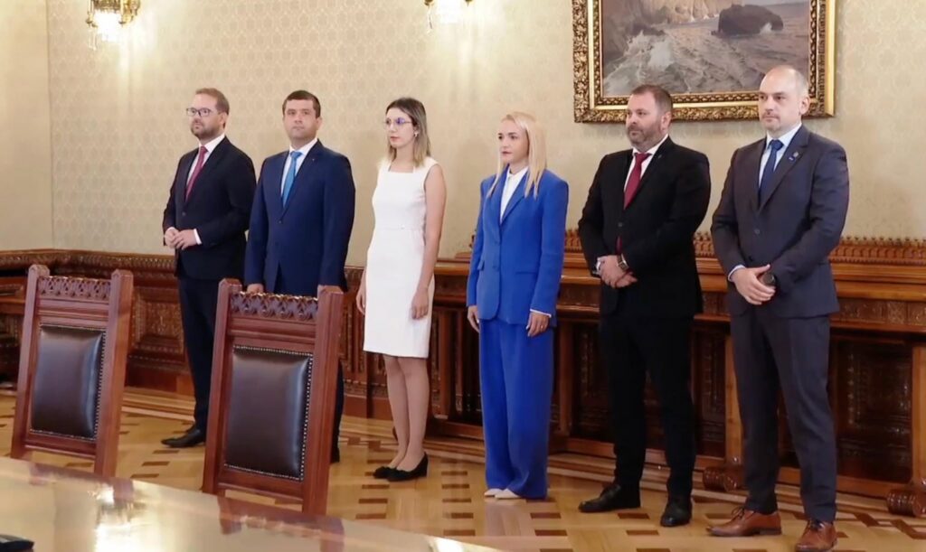 USR și-a validat echipa de miniștri pentru Guvernul Mureșan. Fritz: „Trimitem profesioniști care nu dau înapoi”