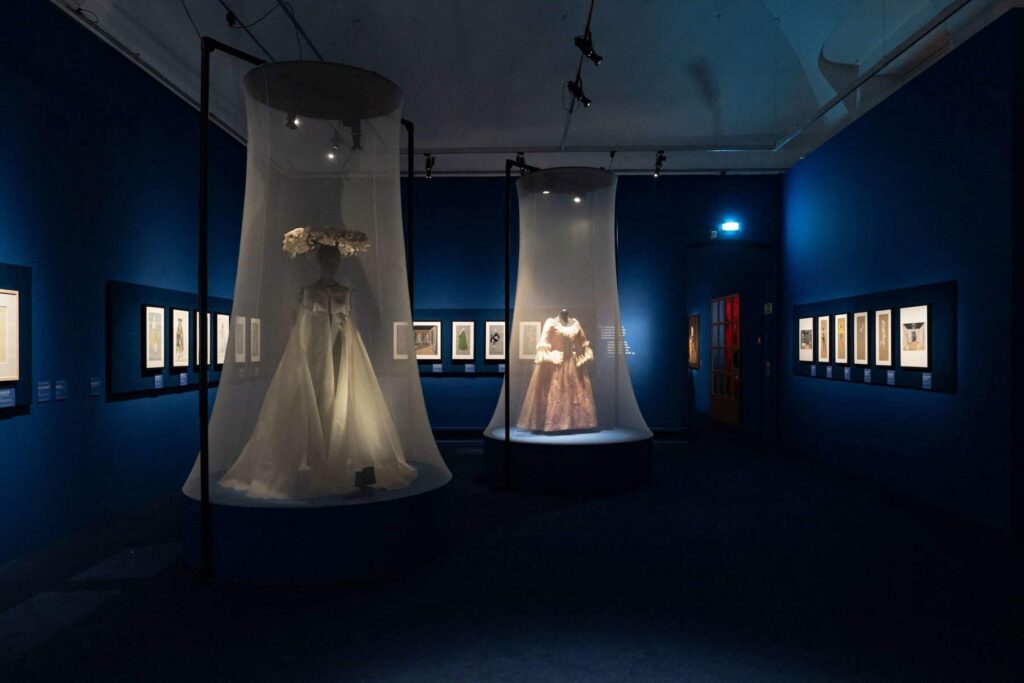 Salvador Dalí, între artă și modă. Expoziție spectaculoasă la Milano, cu peste 200 de piese