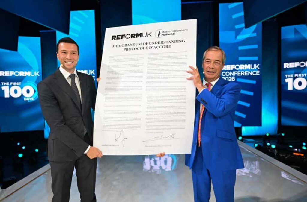 Francezii și britanicii de dreapta au semnat un pact pentru migranți în Canalul Mânecii