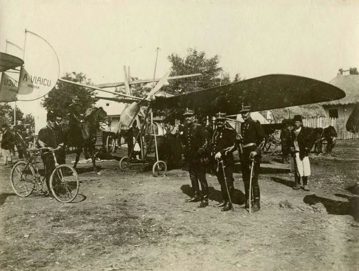 Fotografii rare cu primul zbor militar al României, de la Slatina, vândute la licitație