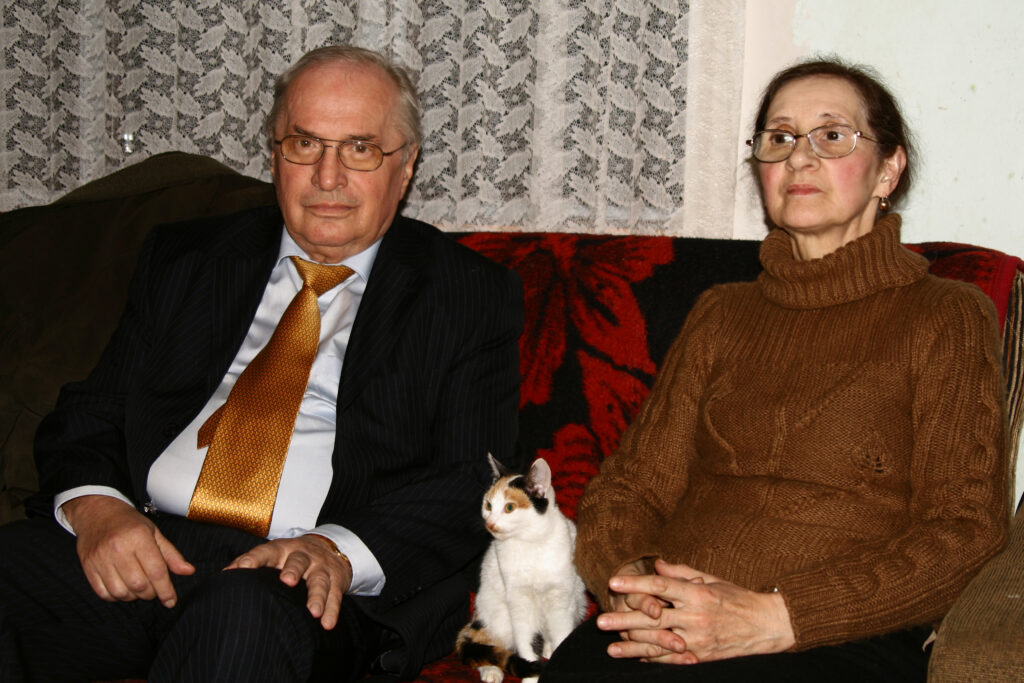 Augustin Buzura, 88 de ani de la nașterea romancierului. Întoarcerea acasă prin memoria familiei, cu povești de viață la limita suprarealismului