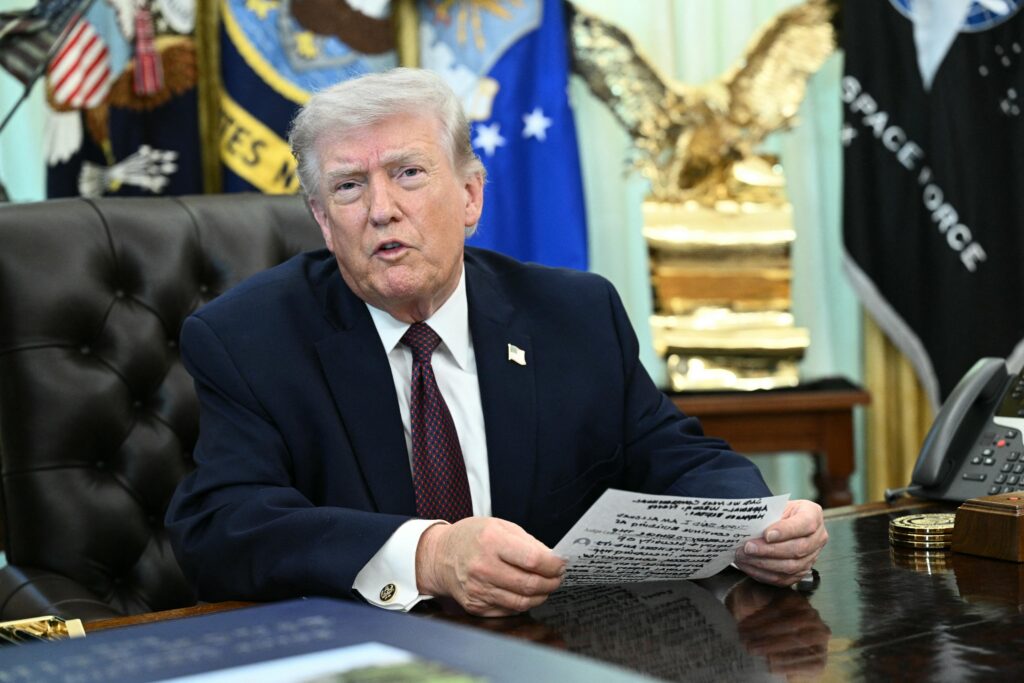 Trump vrea să „păstreze petrolul” Iranului. Comparația făcută cu Venezuela