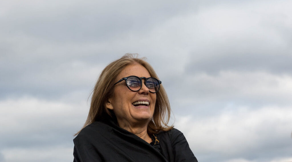 Viața, luptele și controversele Gloriei Steinem: „Adevărul te va elibera, dar mai întâi te va enerva”
