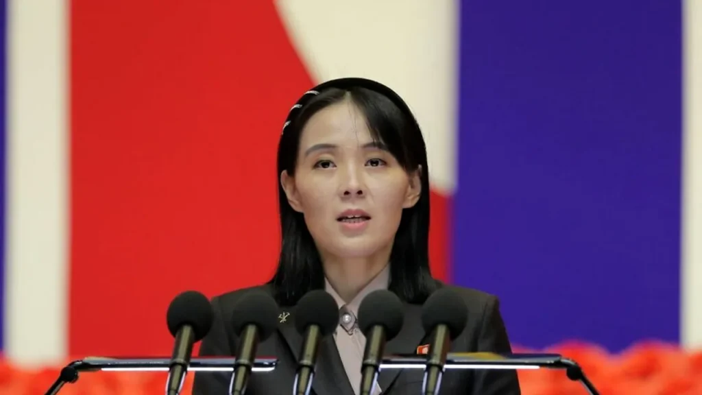 Kim Yo Jong avertizează SUA după exercițiile militare din Pacific. Phenianul promite o ripostă „mai ofensivă”