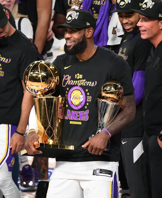LeBron James a câștigat 4 titluri și 4 MVP finals cu 3 echipe diferite. Sursă foto: Facebook