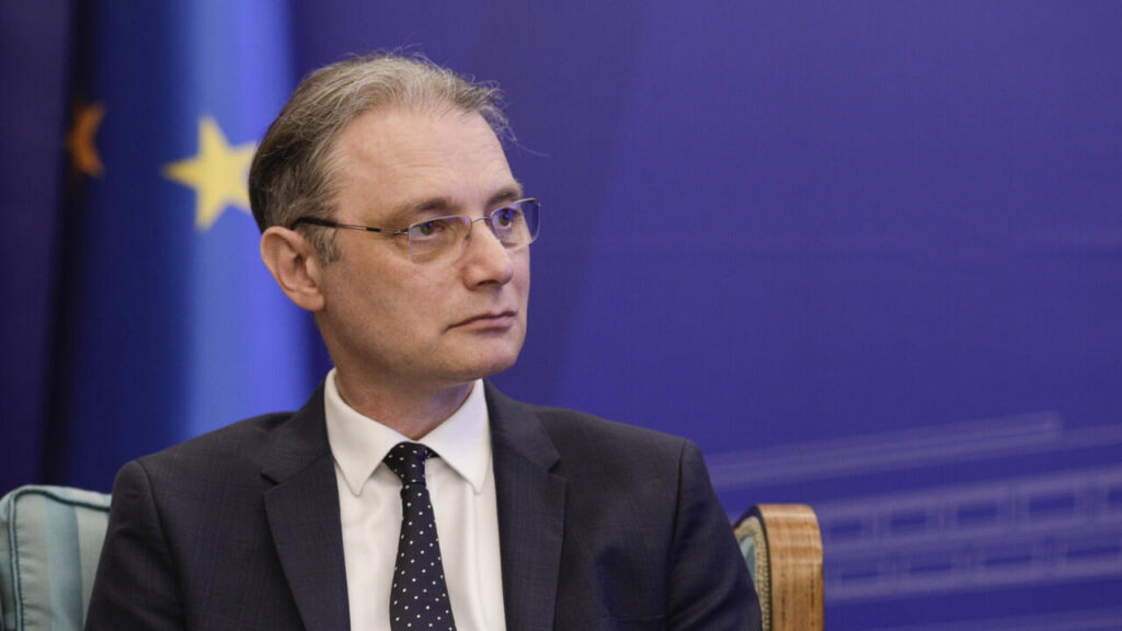 Luca Niculescu, întâlnire cu miniștrii la Vila Lac înaintea votului de învestitură. PNL susține Cabinetul, dar trece în opoziție