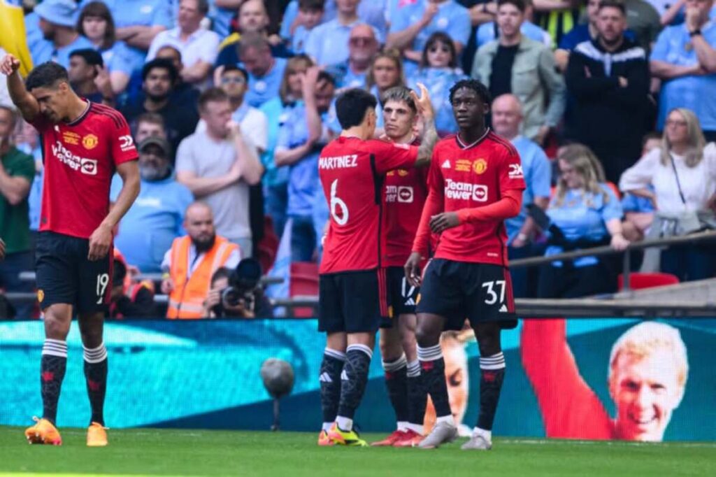 United și City își dispută supremația în oraș de 145 de ani. Cum s-a transformat derbyul Manchesterului de la un meci între echipa unei fabrici și cea a unei biserici