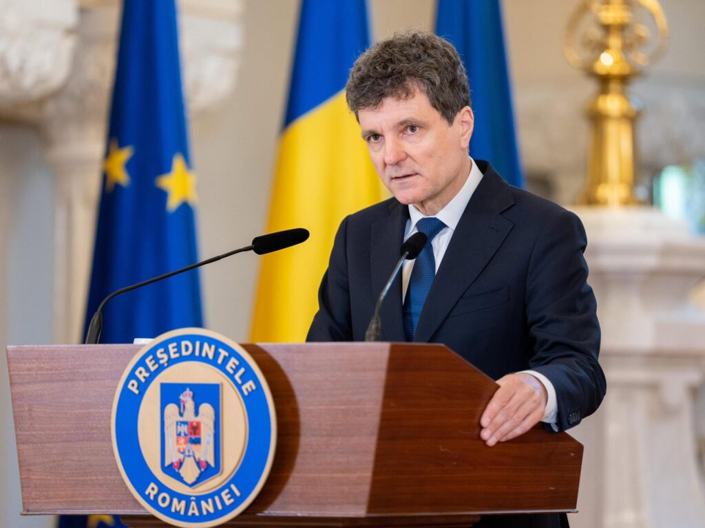 Ce se schimbă pentru consilierii locali angajați la stat. Nicușor Dan a promulgat legea care înlătură riscul de incompatibilitate