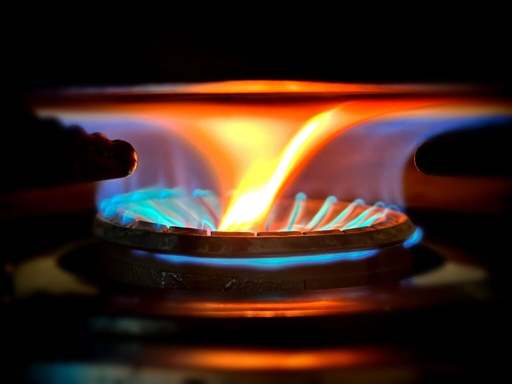 Stocurile de gaze ale Europei, sub media ultimilor cinci ani. Prețul a urcat cu 150% într-un an