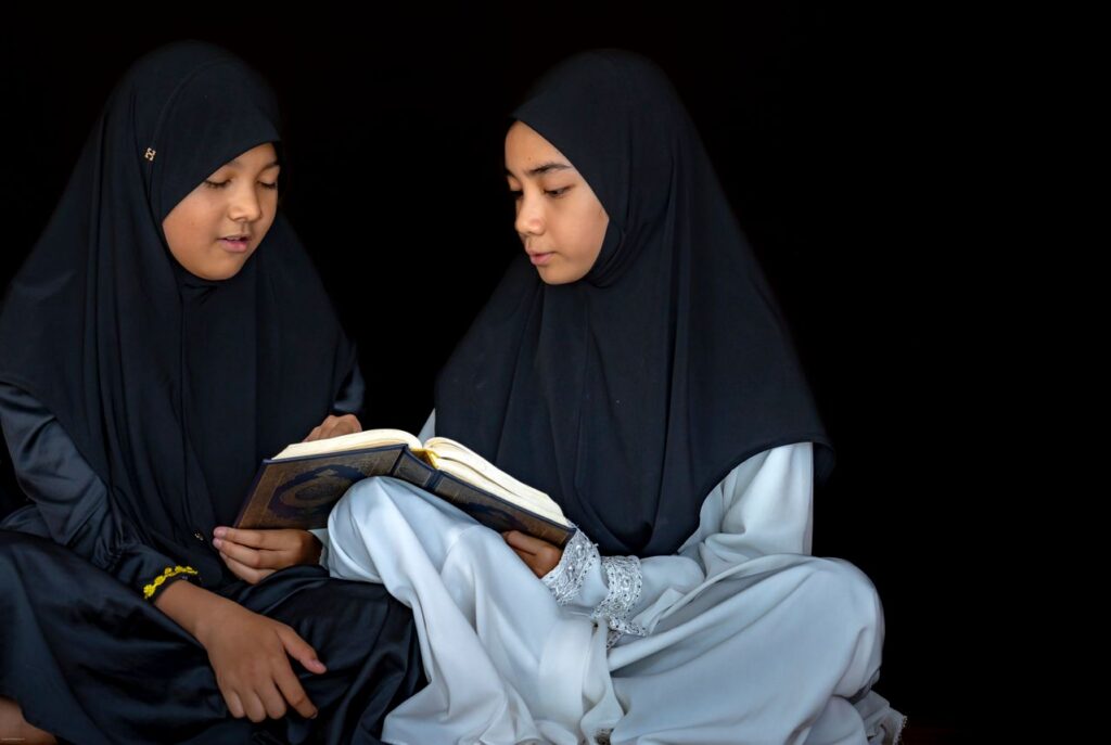 Austria interzice hijabul în școli pentru fetele sub 14 ani. Viena susține o politică mai strictă privind integrarea și migrația