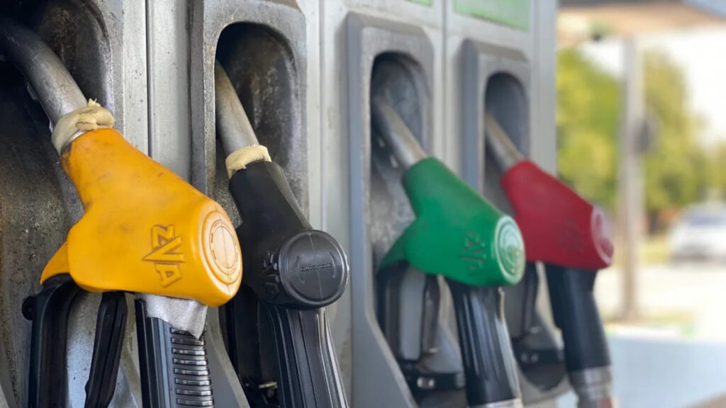 Unde se găsește cel mai mic preț la benzină și motorină în România? Val de scumpiri la pompă duminică, 6 septembrie