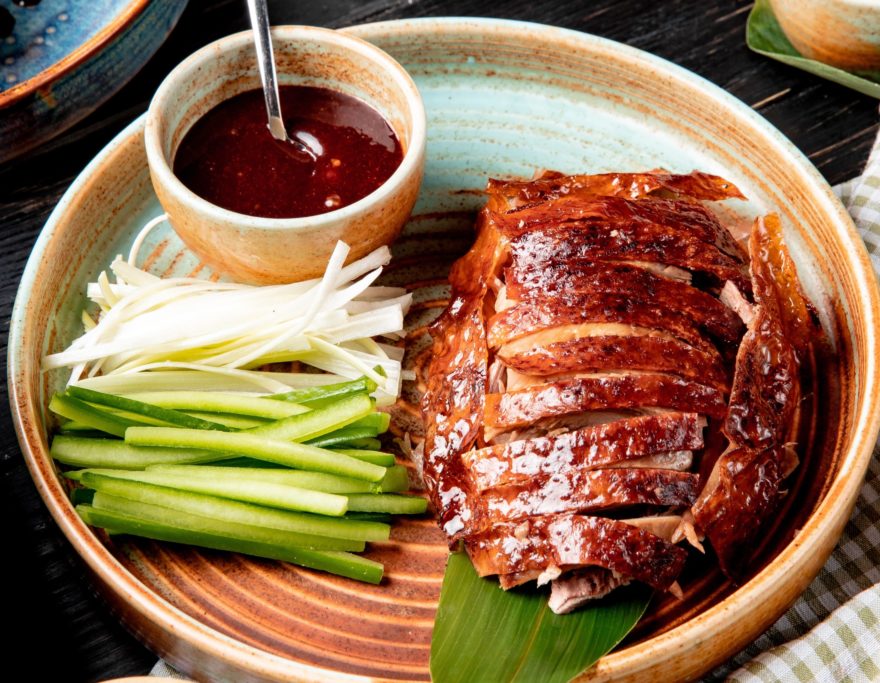 Rața Peking, de la street-food la simbolul gastronomic al Chinei imperiale. Cum o poți face acasă