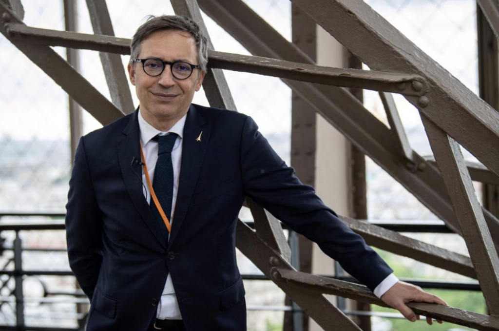 Directorul Turnului Eiffel demisionează după scandalul privind îndepărtarea angajatelor