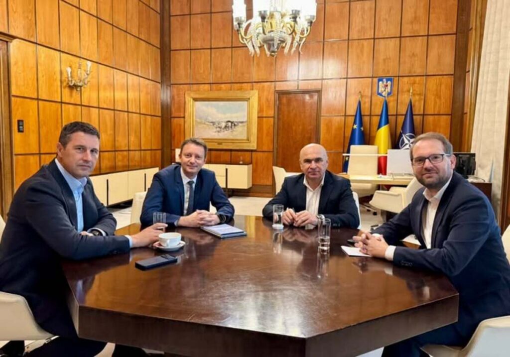Siegfried Mureșan va anunța întâi programul de guvernare, apoi lista Cabinetului. Petrișor Peiu răspunde criticilor aduse AUR