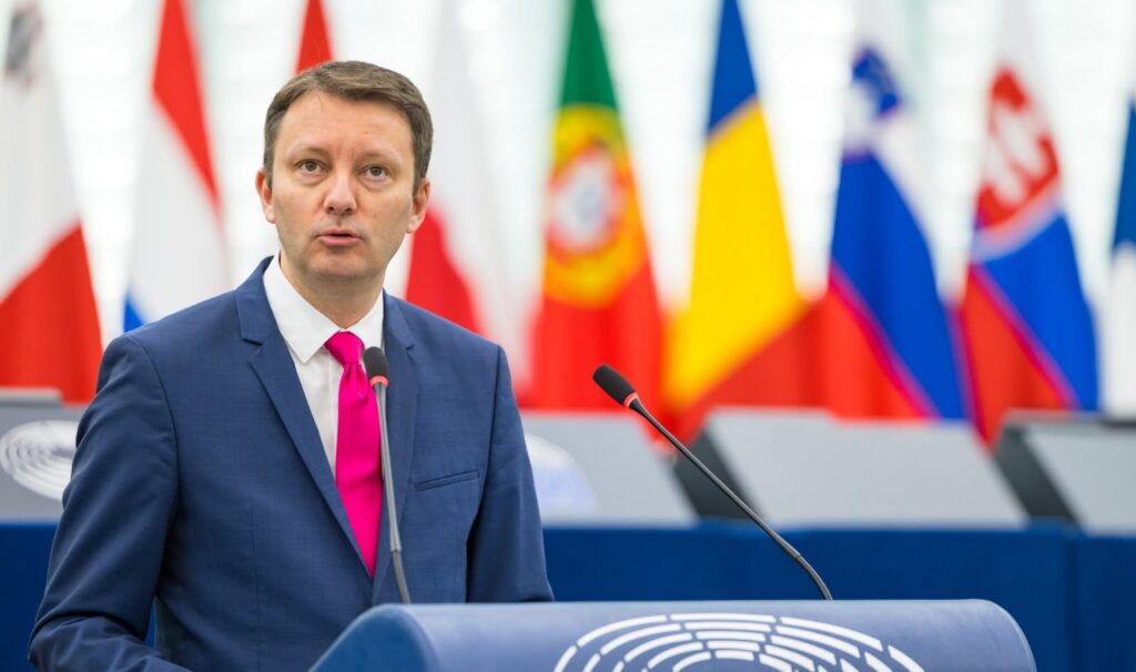 Știrile zilei: 17 septembrie. Siegfried Mureșan, noua încercare de premier a lui Nicușor Dan. A treia oară e cu noroc?