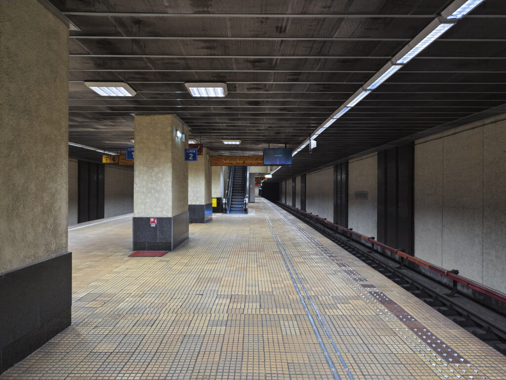 Circulația metroului, afectată la Ștefan cel Mare după un incident grav. O femeie de aproximativ 25 de ani, preluată de salvatori