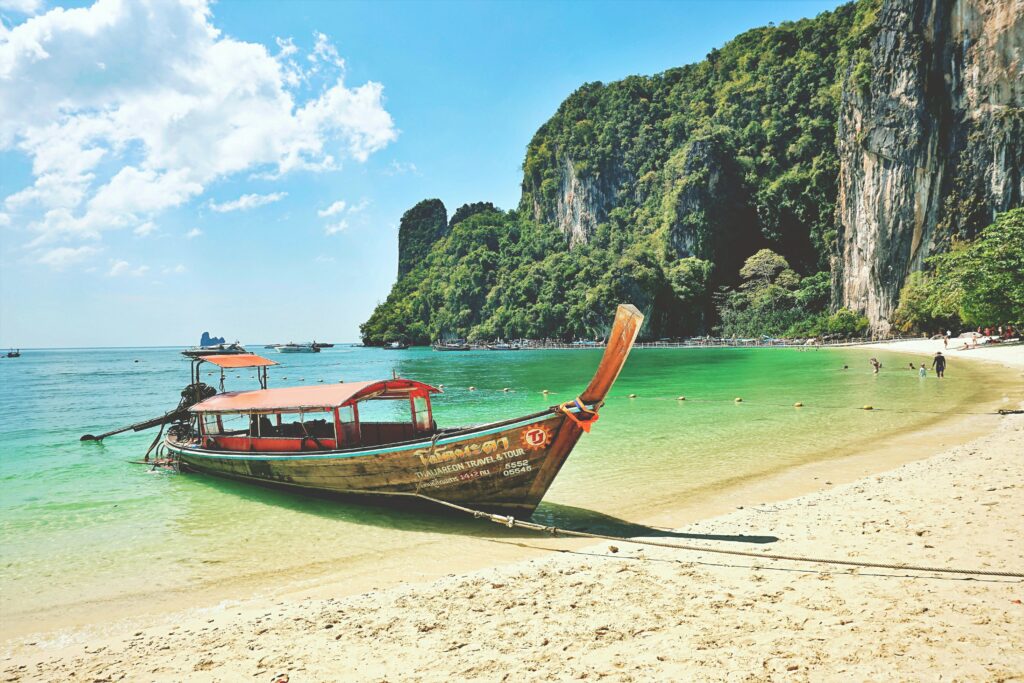Reguli noi pentru cei care merg în Thailanda. Șederea fără viză se reduce la jumătate