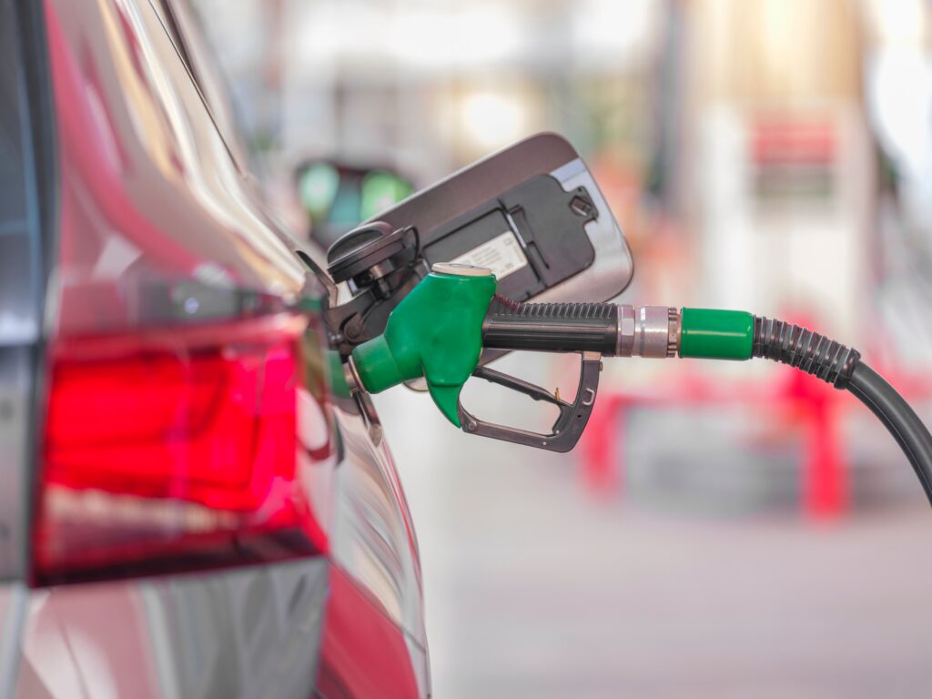 UE încearcă să oprească planul lui Trump de a limita exporturile de motorină. Europa depinde tot mai mult de livrările din SUA