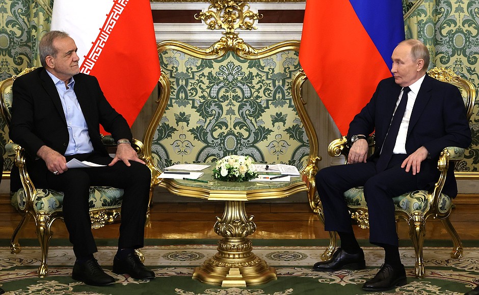Putin și Pezeshkian pregătesc noi discuții la Moscova. Iranul caută soluții în plină criză regională