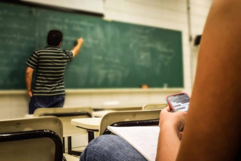 Elevii au liber luni, 5 octombrie. Se sărbătorește Ziua mondială a profesorilor