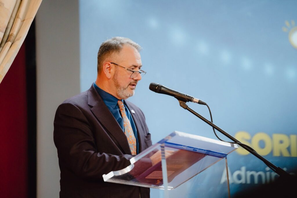 Atacurile din școli readuc în discuție protecția profesorilor. Ce schimbări pregătește Sorin Costreie