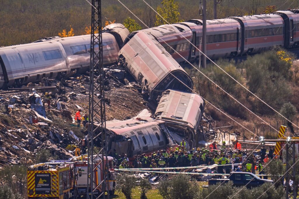Culisele tragediei feroviare din Spania: De la calculatoarele vechi de 35 de ani la eroarea umană invocată de ministru