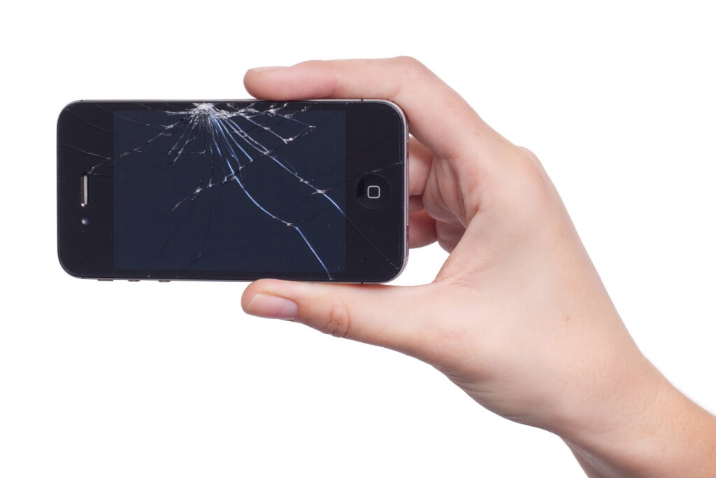 Cât costă să-ți înlocuiești ecranul spart al telefonului. Prețurile pornesc de la 180 de lei