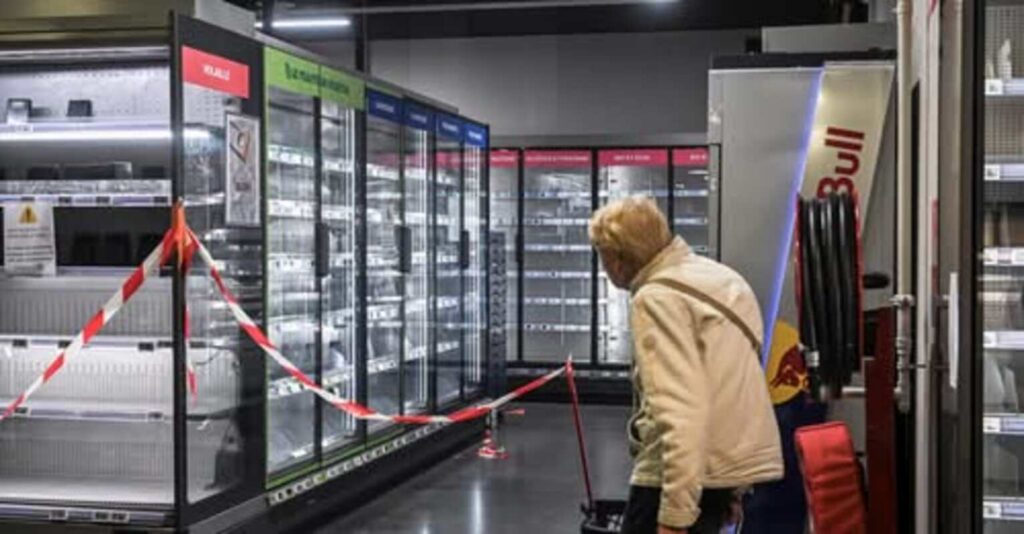 Atacurile asupra frigiderelor din supermarketurile franceze continuă să ridice semne de întrebare. Avertismentul autorităților