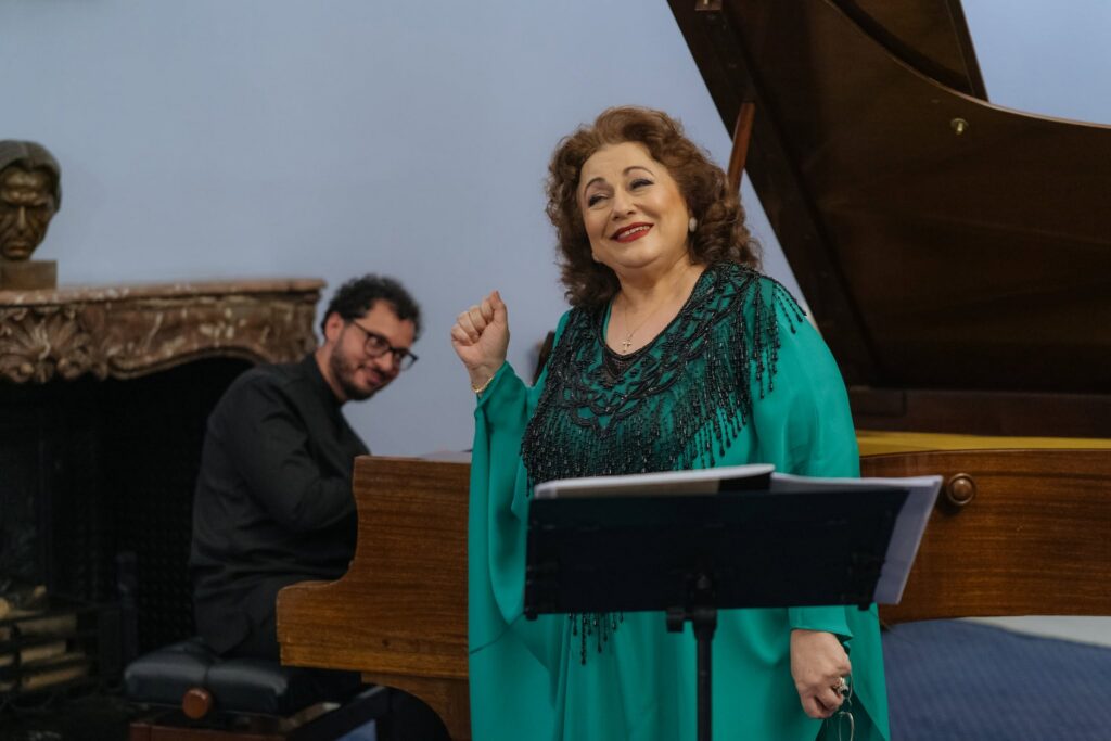 Leontina Văduva și Cătălin Răducanu au oferit o seară de eleganță muzicală la ICR Londra. De la Enescu la Piaf și Maria Tănase