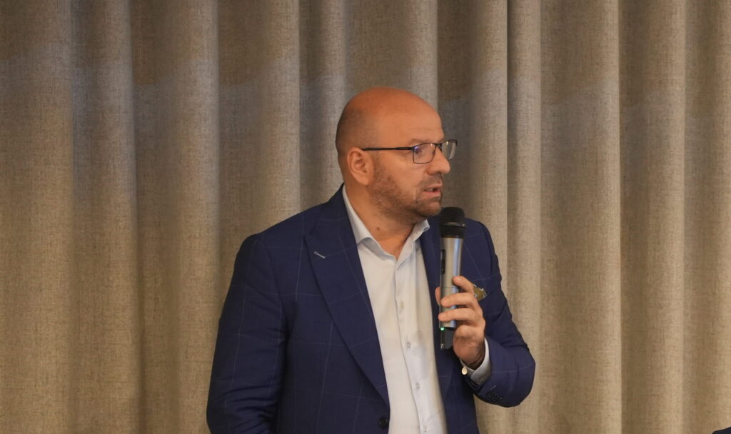 Răzvan Munteanu, AMCCRS, la dezbaterea „Argument pentru Construcții”, explică cum arată procesul de consolidare a clădirilor vulnerabile din București 