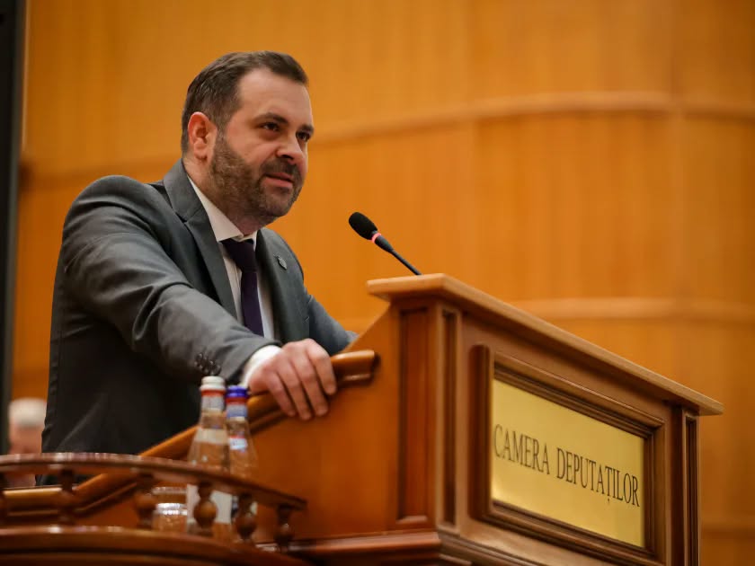 Când am putea avea panouri fotovoltaice pentru oamenii care stau la bloc? Cezar Drăgoescu (USR): Estimăm că în două săptămâni proiectele vor intra pe circuitul legislativ