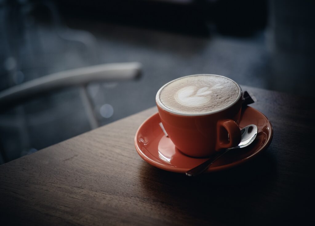 Cât costă un espressor automat de cafea. Prețurile pornesc de la 1.230