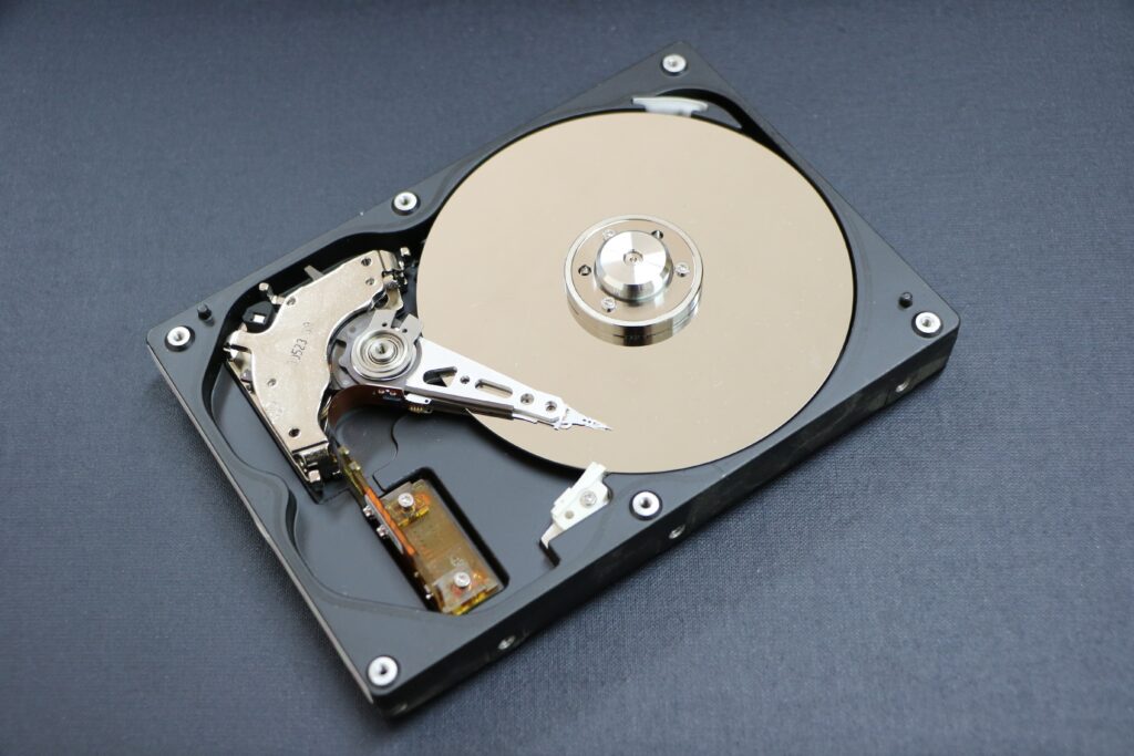 Cât costă recuperarea datelor de pe un hard disk defect. Prețurile pornesc de la 200 de lei