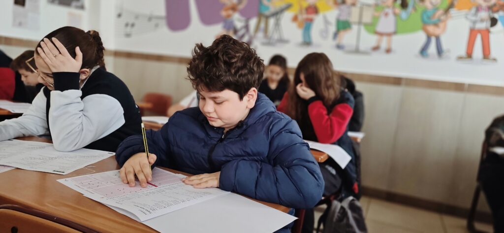 Evaluarea Națională 2027: reguli noi pentru corectarea lucrărilor și sancțiuni mai stricte pentru fraudă