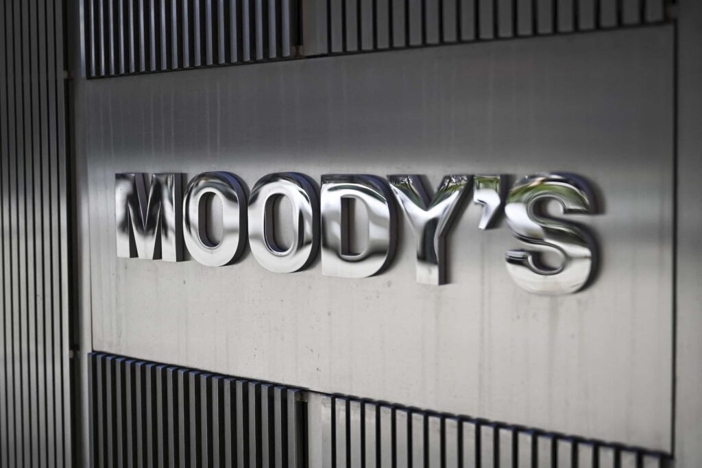 Moody’s menține ratingul Franței, dar avertizează că riscurile financiare persistă