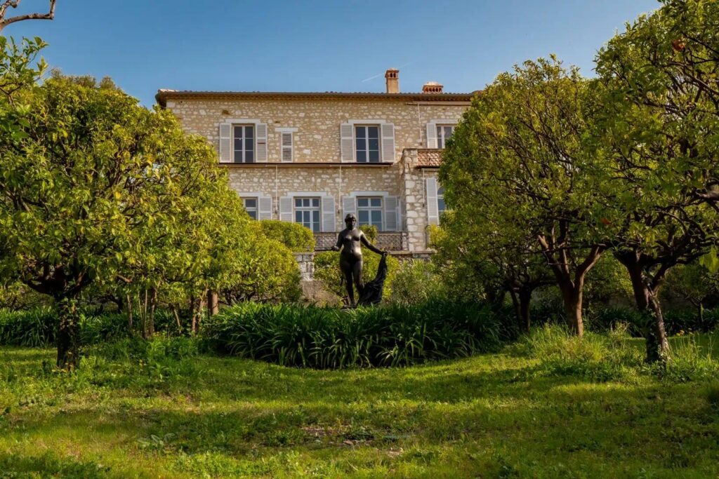 Cele două tablouri furate ale lui Auguste Renoir au fost recuperate. Cinci persoane, reținute în anchetă