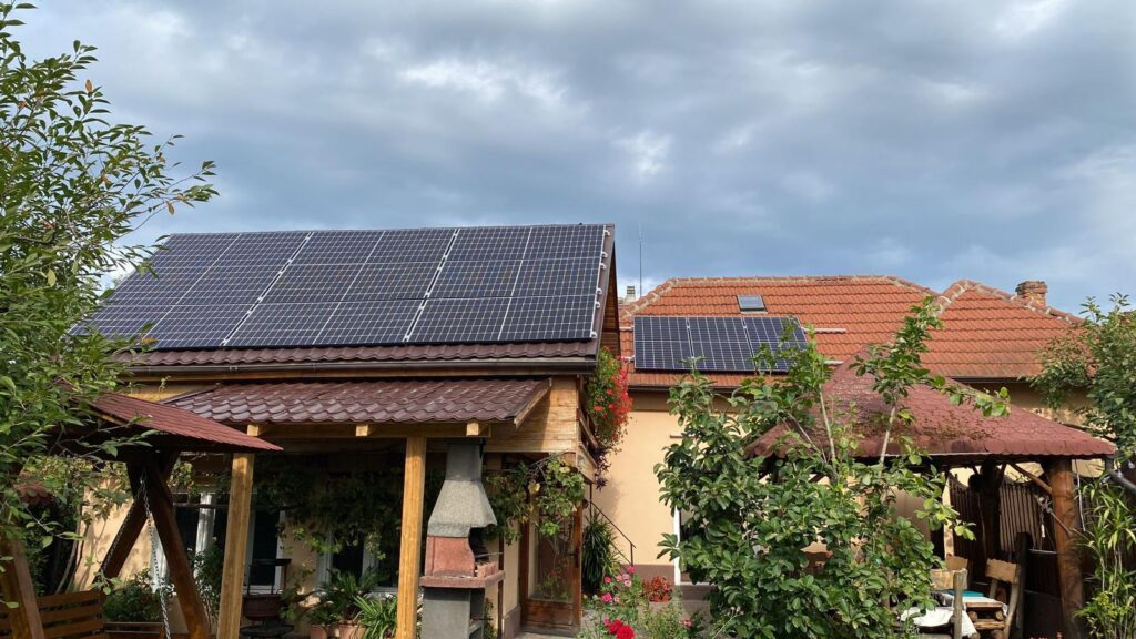 Finanțare istorică de 98% pentru comunitățile de energie din două dintre cele mai sărace judeţe din ţară: „Sprijinul pentru cei dezavantajați e principalul obiectiv al acestor proiecte”