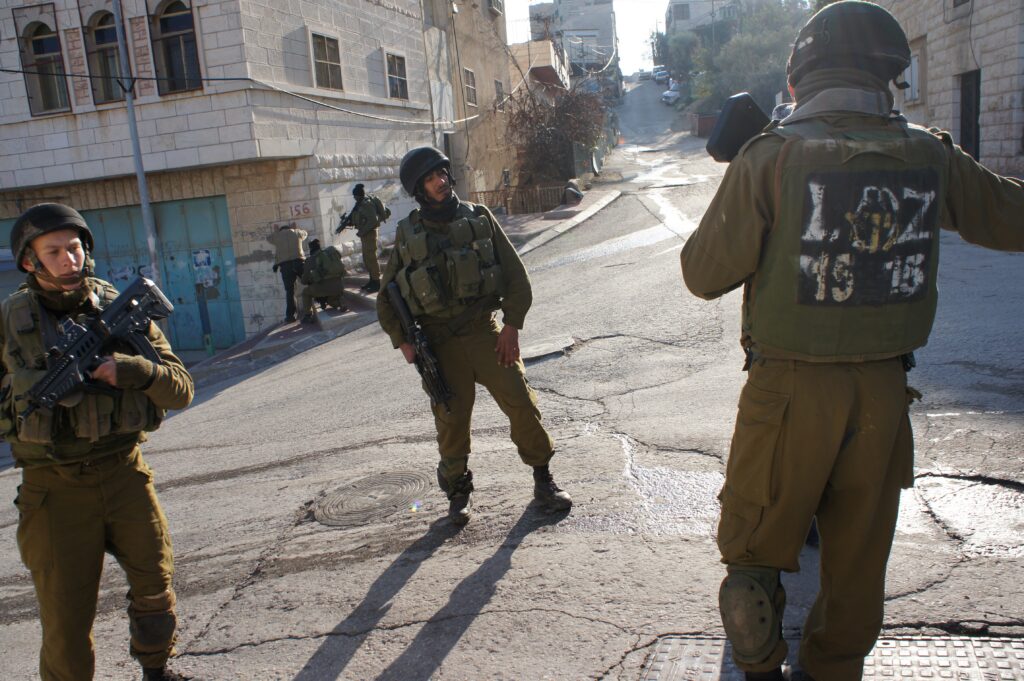 Israel extinde operațiunile în Cisiordania. Sute de familii palestiniene, obligate să-și părăsească locuințele