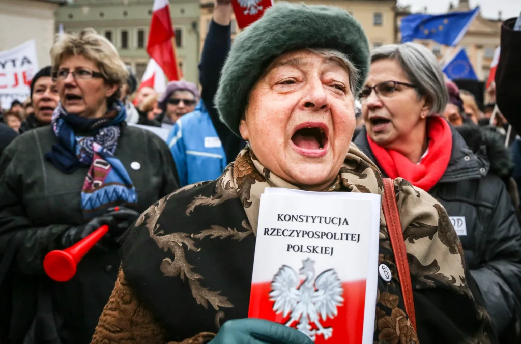 Criza din Polonia explicată: Confruntare deschisă la Tribunalul Constituțional între preşedinte şi premier