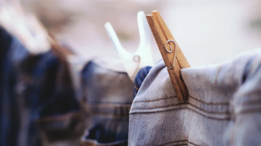 Cum poate arăta reciclarea textilelor în România? Raul Pop, Ministerul Mediului, explică cum statul și industria trebuie să colaboreze pentru un sistem viabil