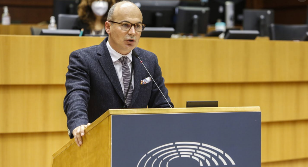 Europarlamentarul Rareș Bogdan, audiat ca martor la DNA Iași, în dosarul lui Fănel Bogos