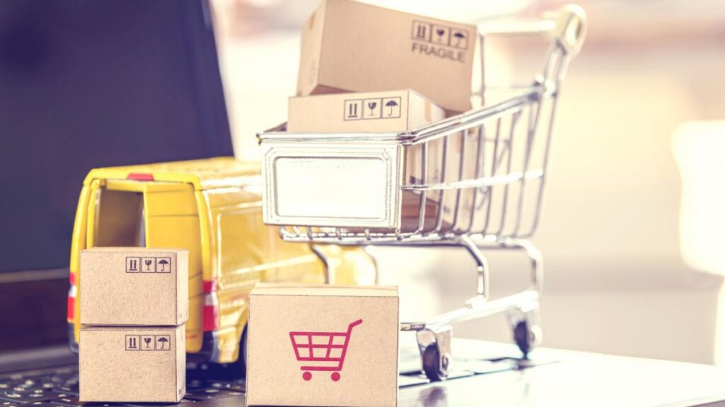 Taxă nouă pentru coletele din afara UE, de la 1 noiembrie. Cât vor costa comenzile online