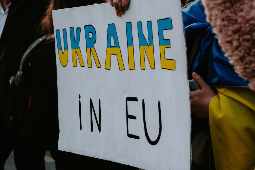 Sondaj: doar 40% dintre români susțin aderarea rapidă a Ucrainei la UE. Sprijinul scade în Europa
