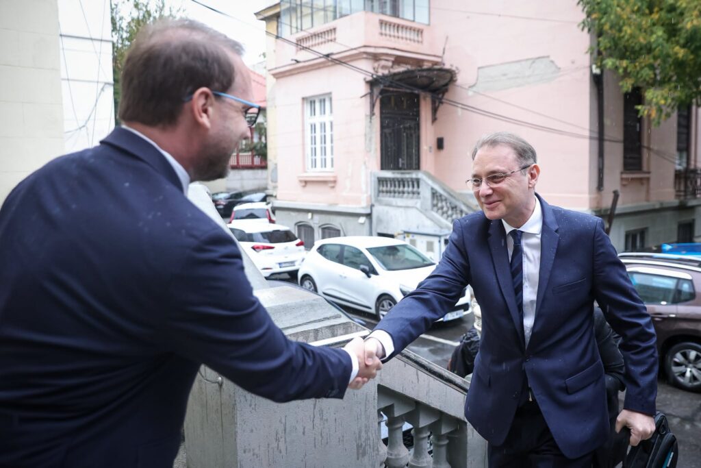 Știrile zilei, 16 octombrie. USR spune nu Guvernului Niculescu. PNL îl votează, dar îi critică miniștrii