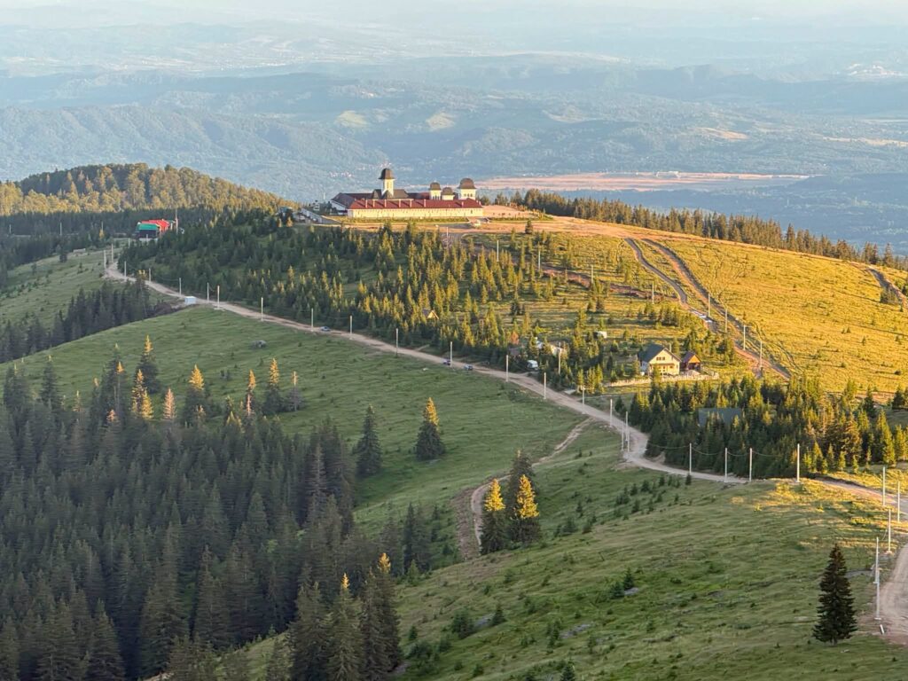 Imaginile care te lasă fără aer. Unde este Sky Road şi cum ar putea deveni magnet pentru turişti  