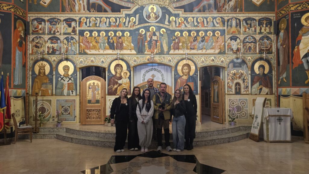 Credință, educație și mobilitate europeană. Pr. prof. dr. Mihai Capșa-Togan a condus zece tineri de la Asociația Ortodoxă Social-Culturală ARMINA, care au realizat un documentar