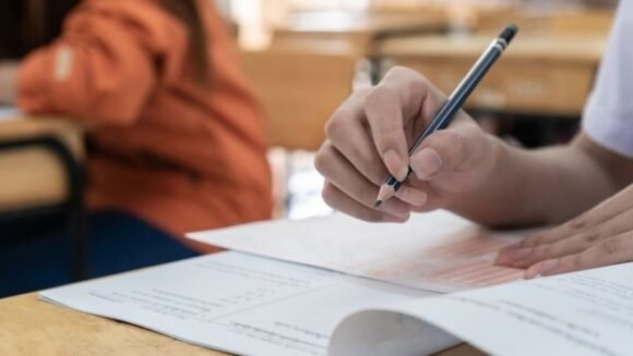 Doar 17 dintre cei 327 de candidați la șefia școlilor din Iași și-au făcut publice numele. „Nu am nimic de ascuns”