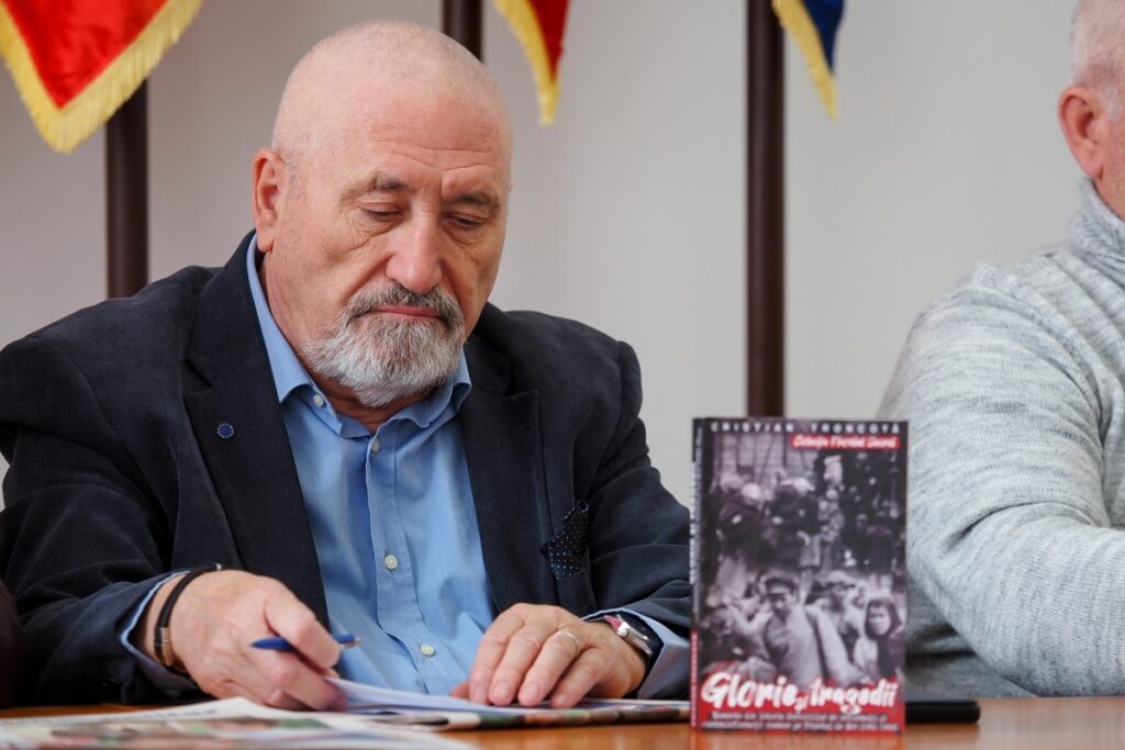 Un „securist notoriu”, apropiat de Călin Georgescu, a venit la Iași cu căruța de baliverne. A atacat NATO și a făcut afirmații controversate despre Ho...